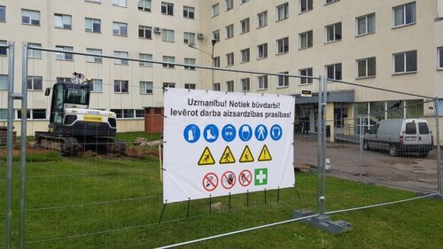 Atjaunos Rēzeknes slimnīcas stacionāra fasādi