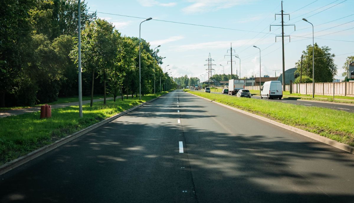 Turpinās asfaltēto ielu seguma atjaunošana Rīgā