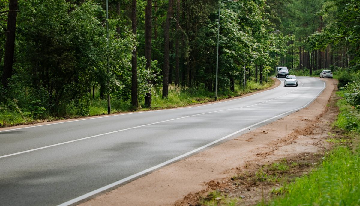 Turpinās ielu seguma atjaunošanas darbi Rīgā