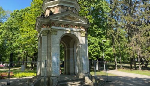 Rekonstruēs vēsturisko Rīgas 700 gadu jubilejas paviljonu Kronvalda parkā