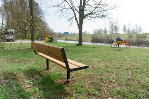 Ar dažādiem labiekārtojuma elementiem uzlabo pilsētvidi Rīgā