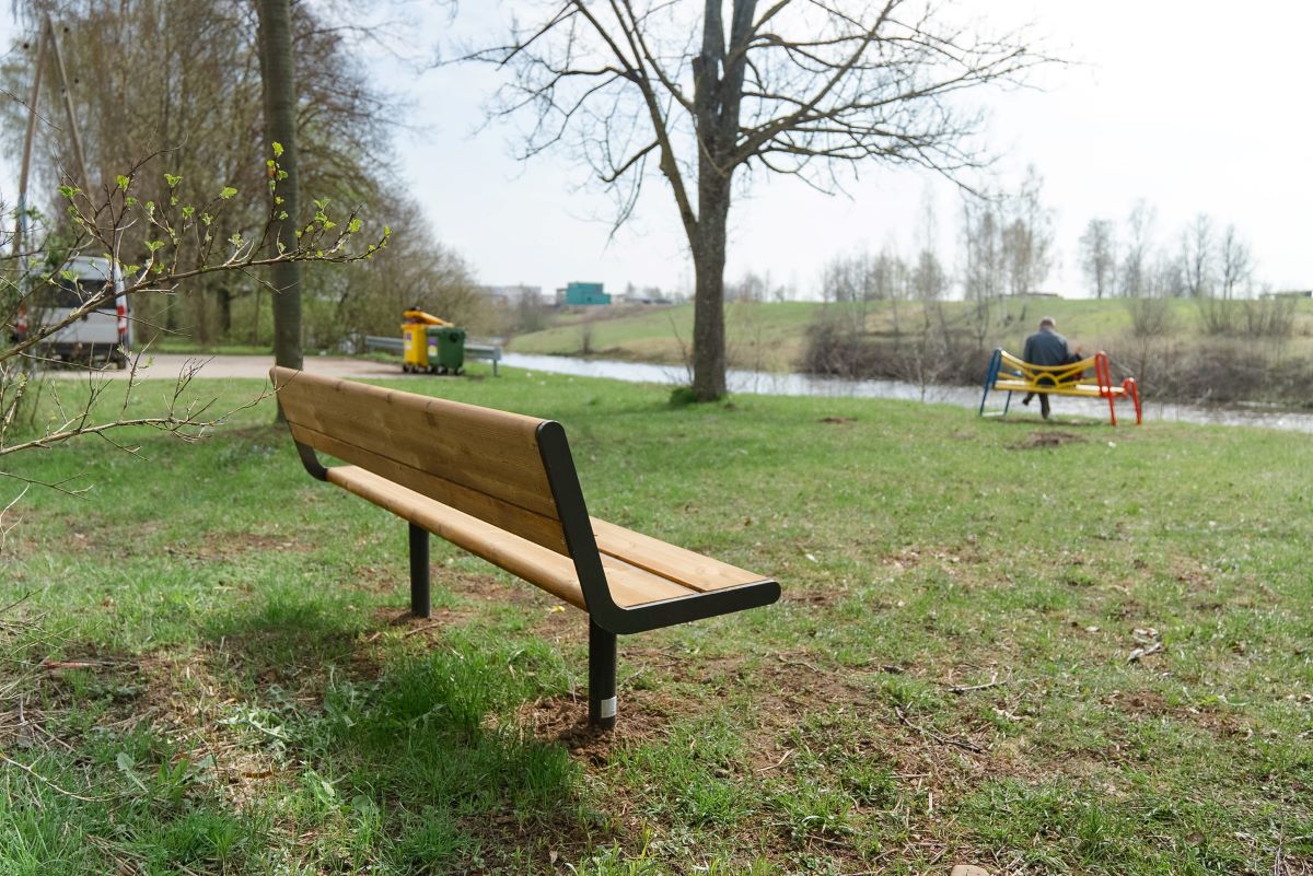 Ar dažādiem labiekārtojuma elementiem uzlabo pilsētvidi Rīgā