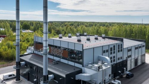 Rīgā noslēgusies ar šķeldu darbināmas katlumājas būvniecība