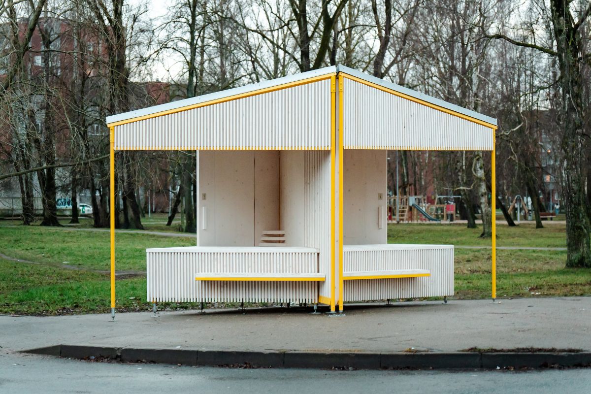 Rīgā izvietoti pirmie jaunā dizaina ielu tirdzniecības moduļi