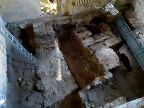 Rīgas pils kastelā atrasta ap 600 gadu sena krāsns