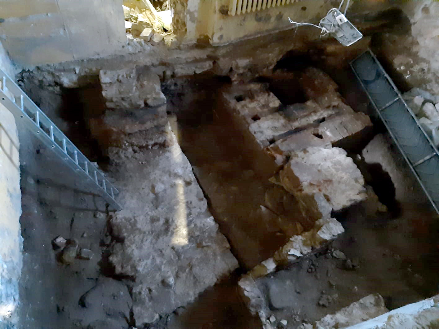 Rīgas pils kastelā atrasta ap 600 gadu sena krāsns