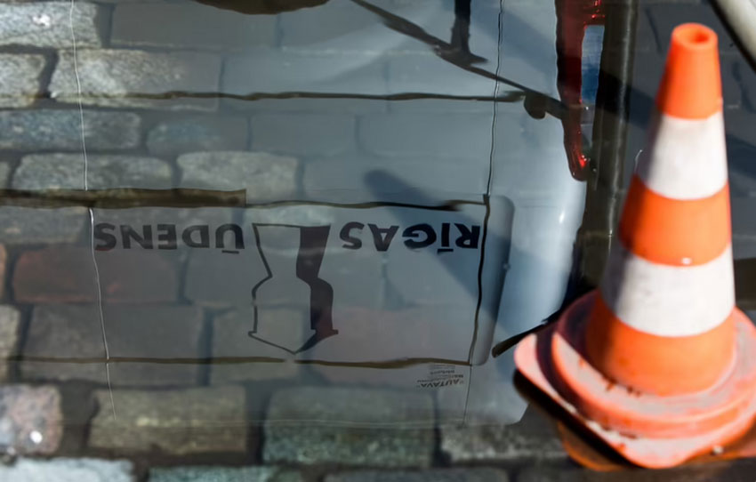 “Rīgas ūdens” likvidēs iekškvartālu tranzītvadus