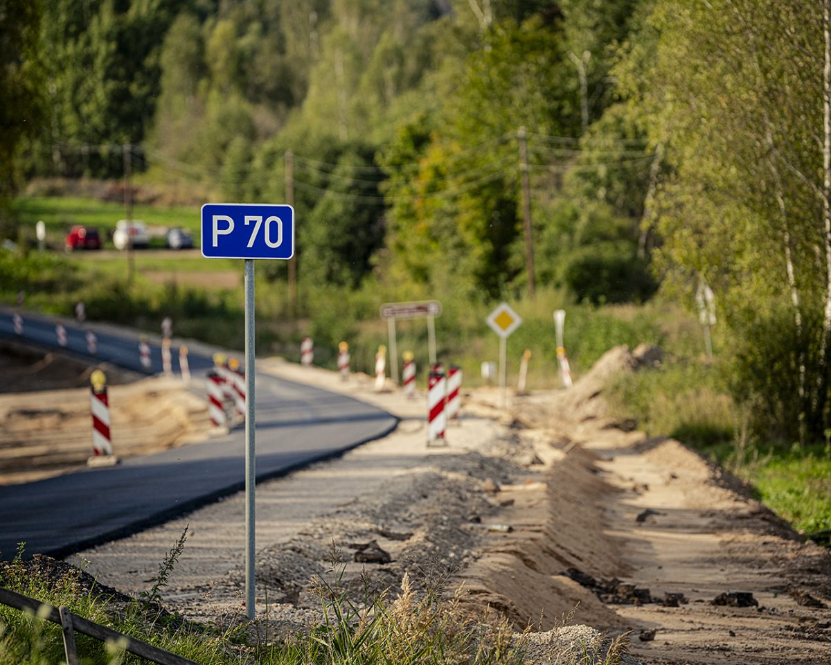 Pēc tehnoloģiskā pārtraukuma atsākta ceļa pārbūve no Sventes līdz Ilūkstei
