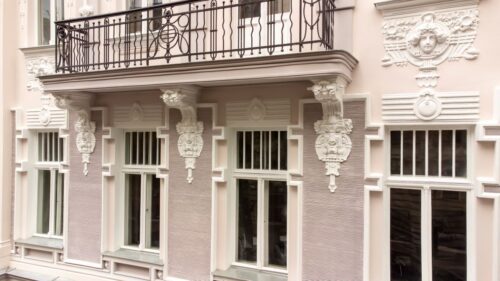 Līdz rudens beigām atjaunos 12 namu fasādes Rīgas vēsturiskajā centrā