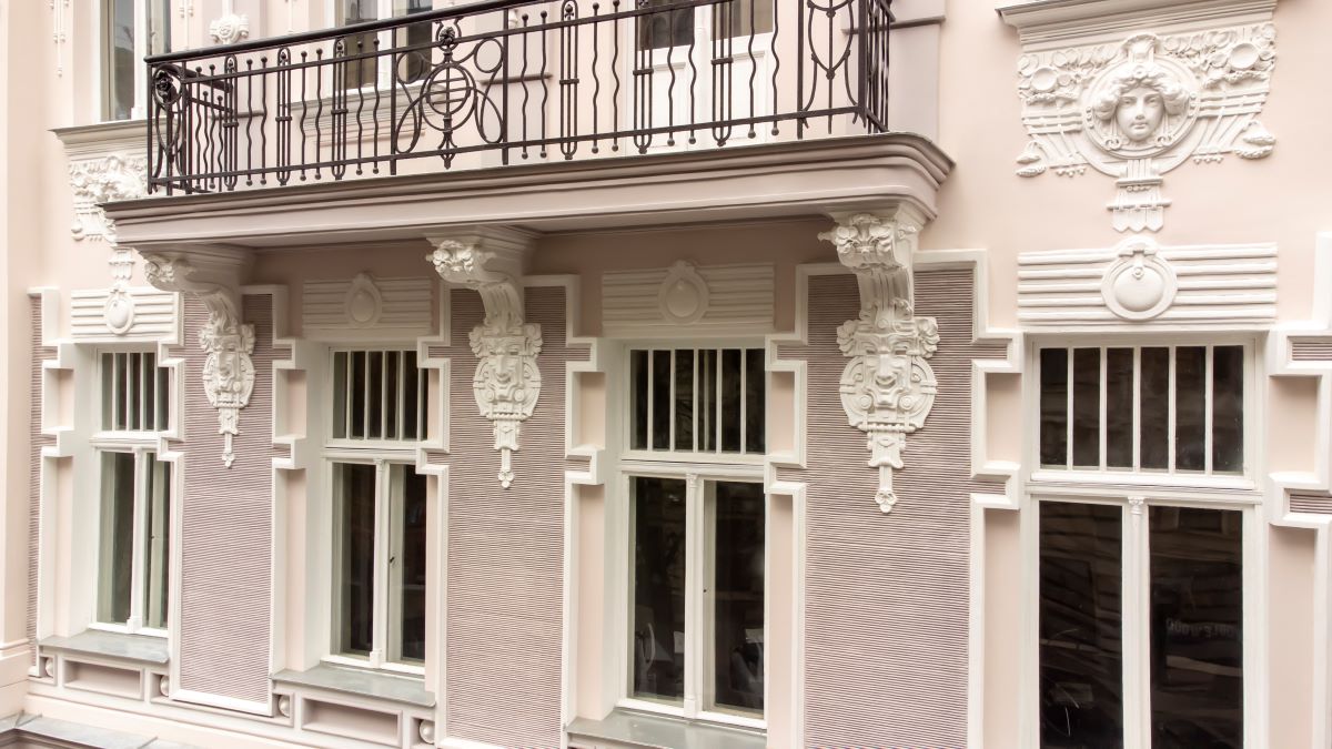 Līdz rudens beigām atjaunos 12 namu fasādes Rīgas vēsturiskajā centrā