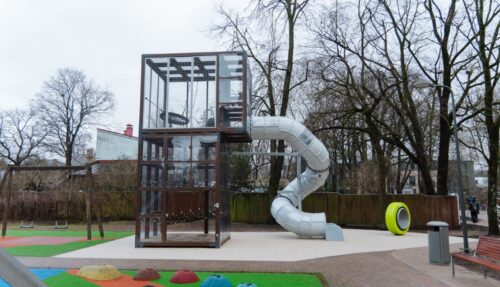 Rīgā pērn uzbūvēti 18 jauni spēļu laukumi un rekreācijas zonas
