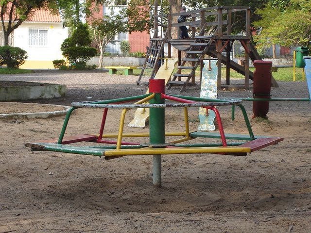 Seminārā informēs par bīstamo spēļu iekārtu demontāžu rotaļlaukumos