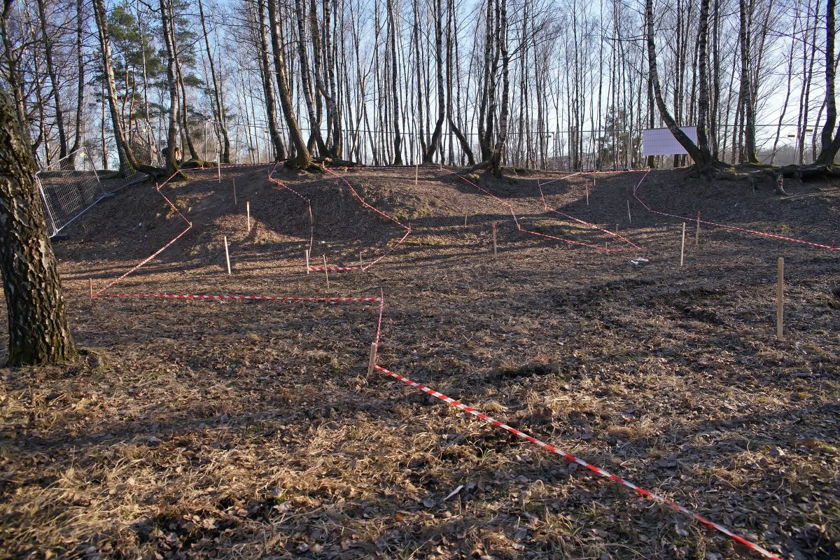 Ziepniekkalna kāpās sākta bērnu rotaļlaukuma izbūve