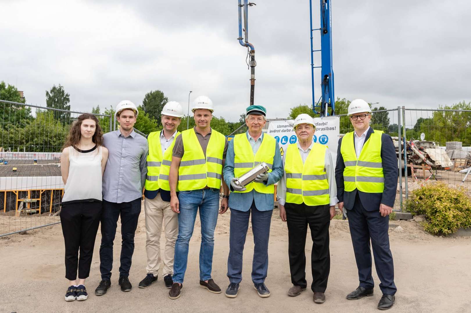 RTU jaunajam mācību angāram iemūrē pamatakmeni