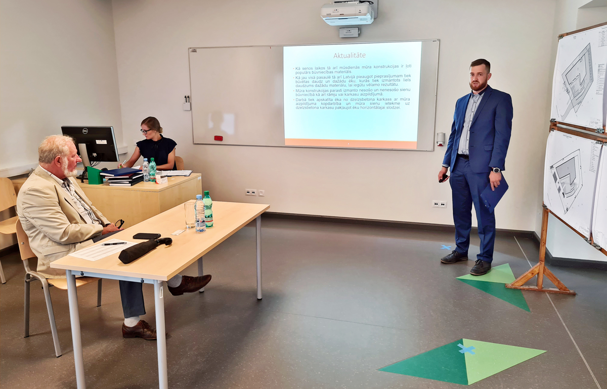 Jaunie būvinženieri RTU aizstāv diplomdarbus