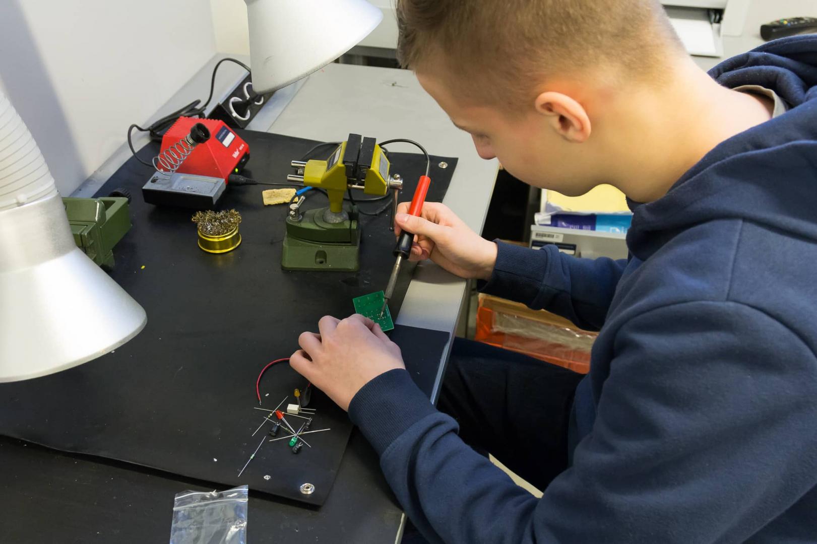 RTU ar jaunu projektu mēģinās attīstīt inženierzinātņu talantus