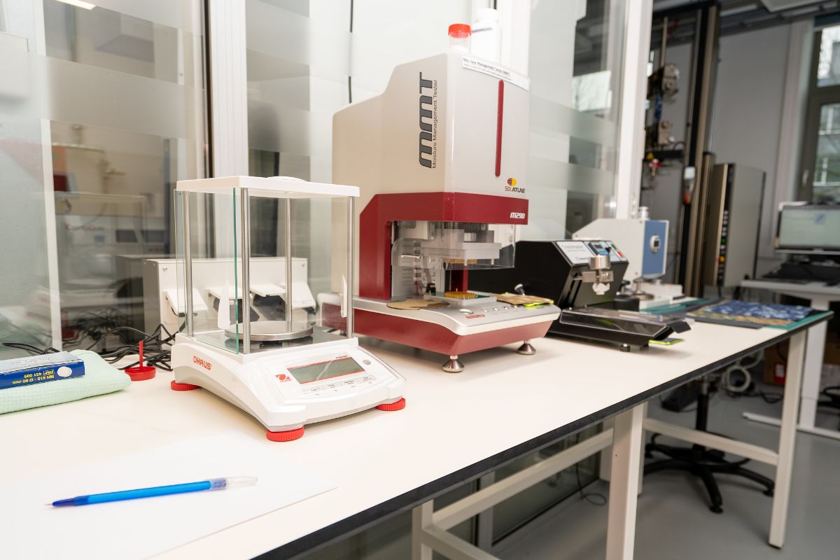 RTU atklāta Individuālo aizsardzības līdzekļu testēšanas laboratorija