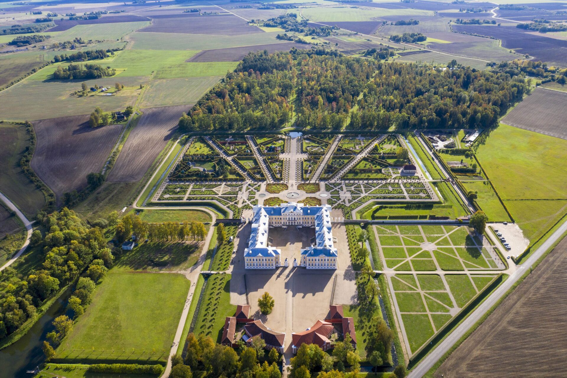 Rundāles pils franču dārzs ieguvis “Eiropas Dārza balvu”