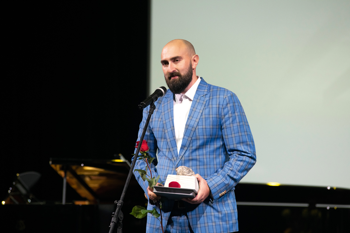 Būt godīgam pret sevi un citiem. Būt cilvēkam