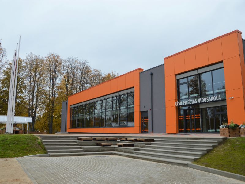 Atklāta Cēsu Pilsētas vidusskolas jaunā piebūve