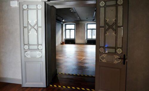 VNĪ nodod atslēgas Rakstniecības un mūzikas muzejam ekspozīcijas ierīkošanai