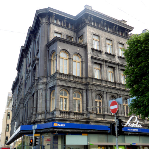 Atjaunos fasādi vēsturiskajai 