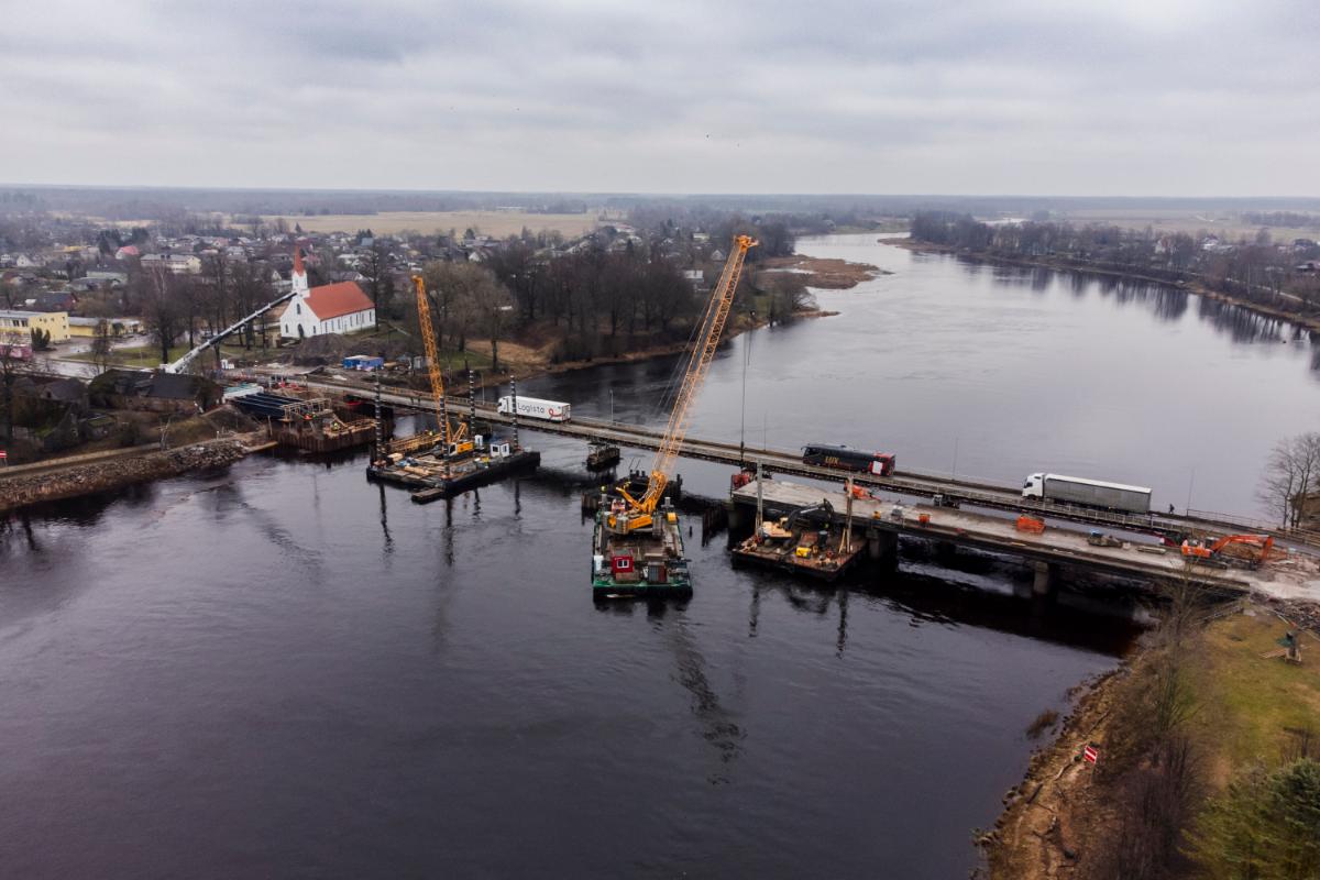 Salacgrīvā pilnībā nojaukts vecais tilts pār Salacu