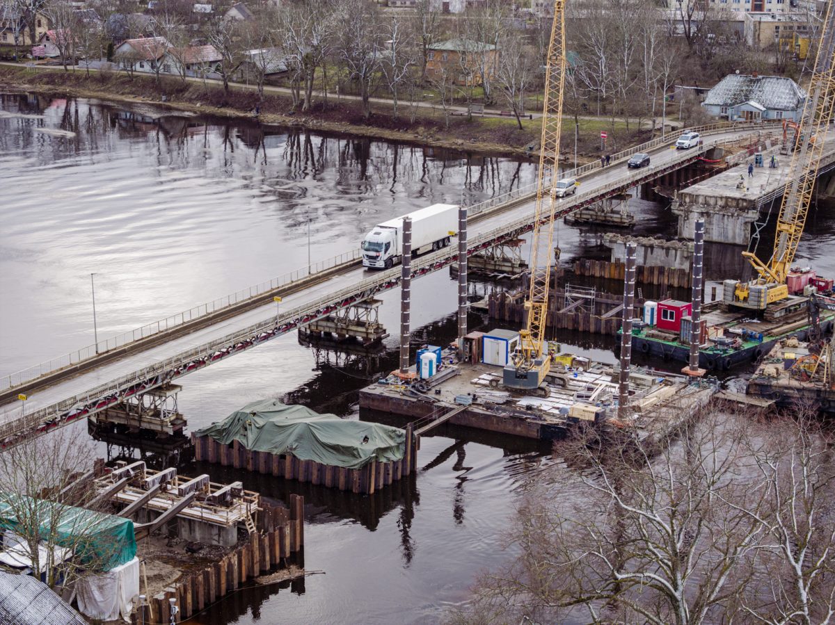 No 6. maija uz nedēļu tiks slēgts pagaidu tilts pār Salacu