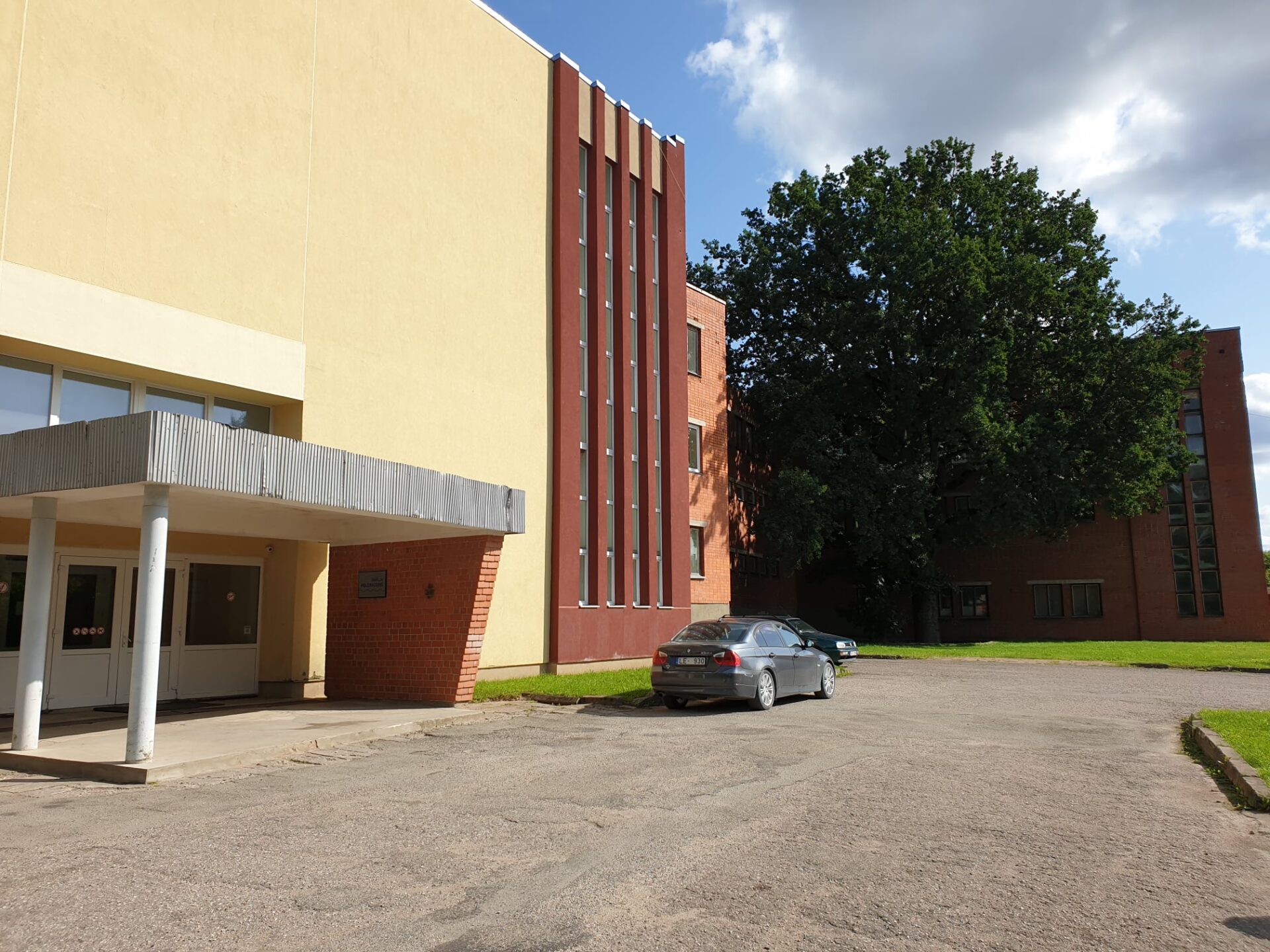 Par 554 613 eiro atjaunos Saldus peldbaseina ēku