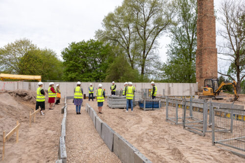 Saldus pamatskolas piebūves pamatos iemūrēta kapsula