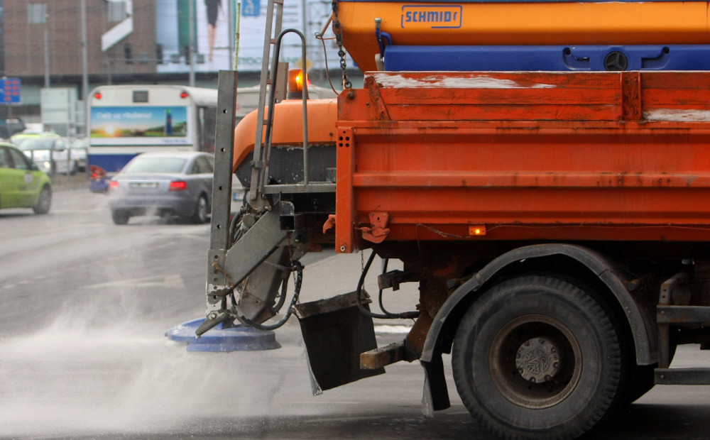 Meklēs iespējas samazināt sāls lietošanu Rīgas ielās