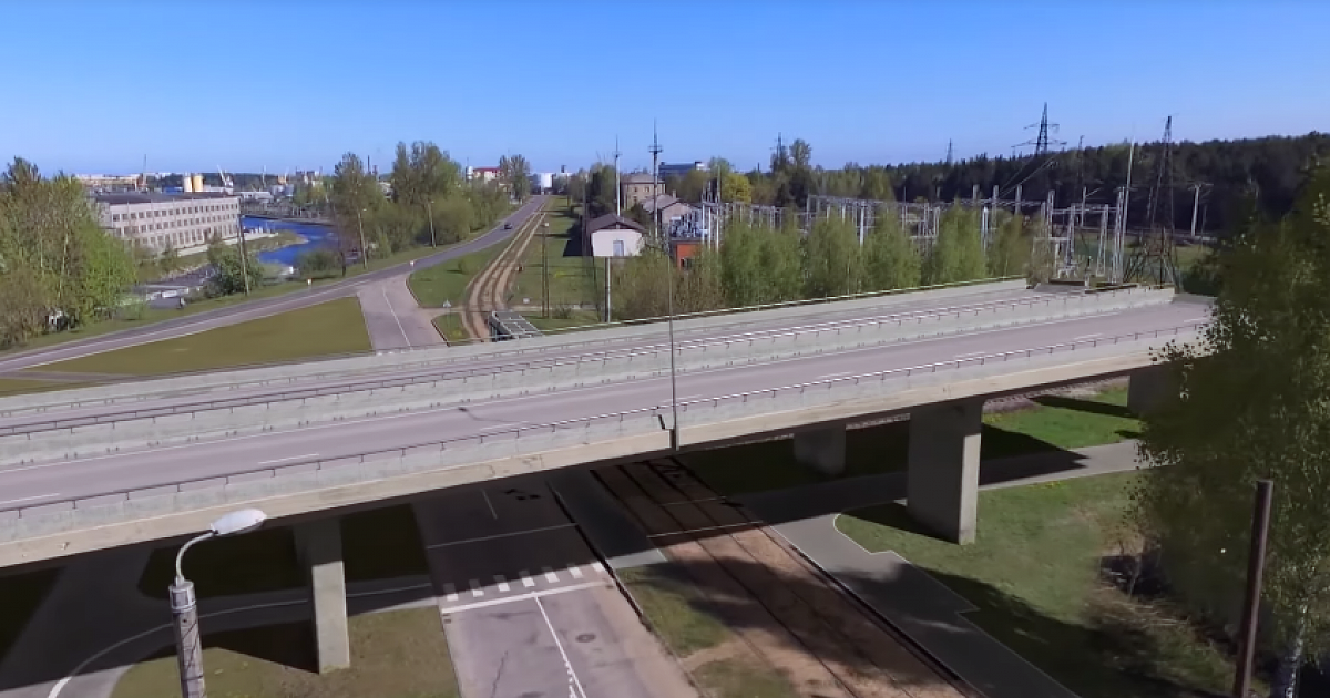 Iedzīti pirmie Sarkandaugavas tilta pāļi