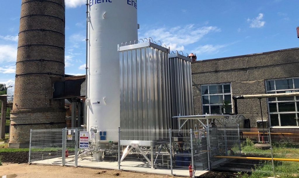 “Enefit” uzstādījis pirmo sašķidrinātās dabasgāzes staciju Latvijā