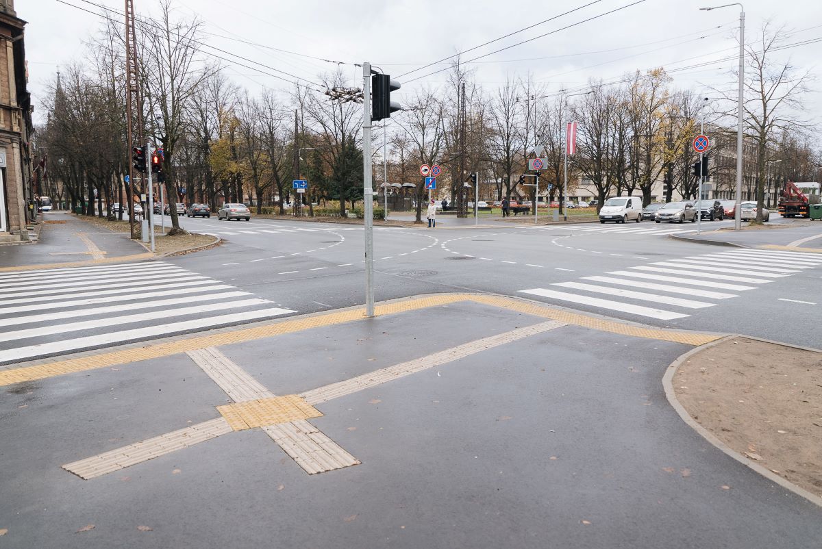 Īstenoti pirmie rosinātie uzlabojumi pie Rīgas mācību iestādēm