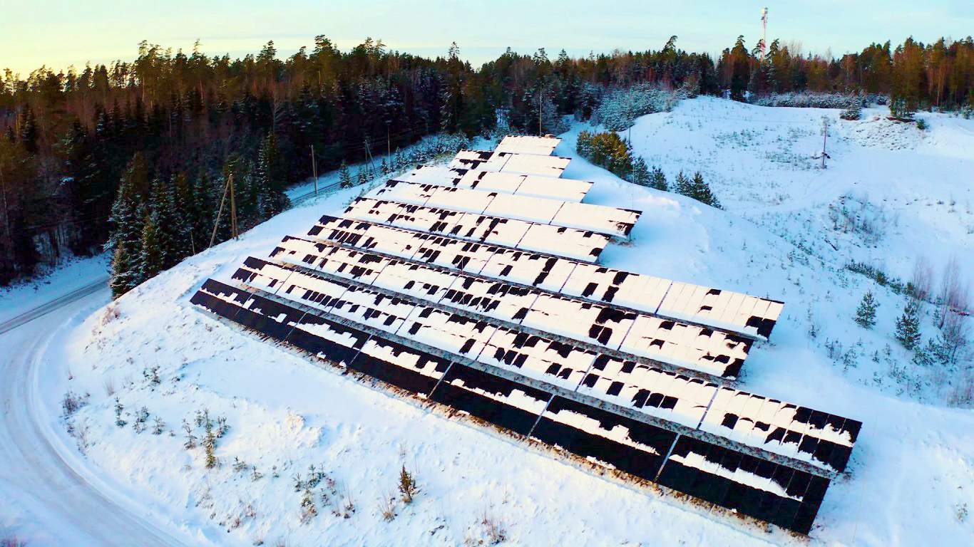 Amatciemā izbūvēta saules paneļu elektrostacija