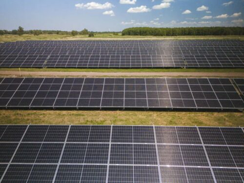 Investēs elektroenerģiju uzkrājošo bateriju sistēmas uzstādīšanā