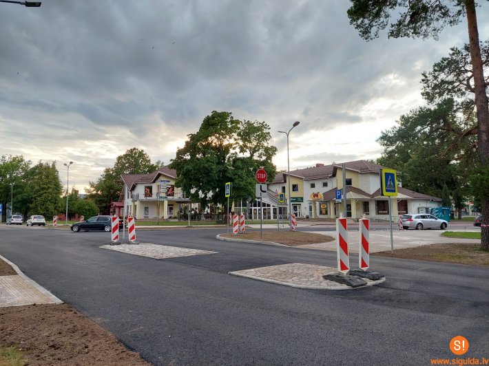 Siguldā uzlabo gājēju drošību