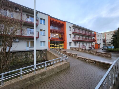 Rīgā noslēgušies siltināšanas darbi sociālās aprūpes centram un divām skolām