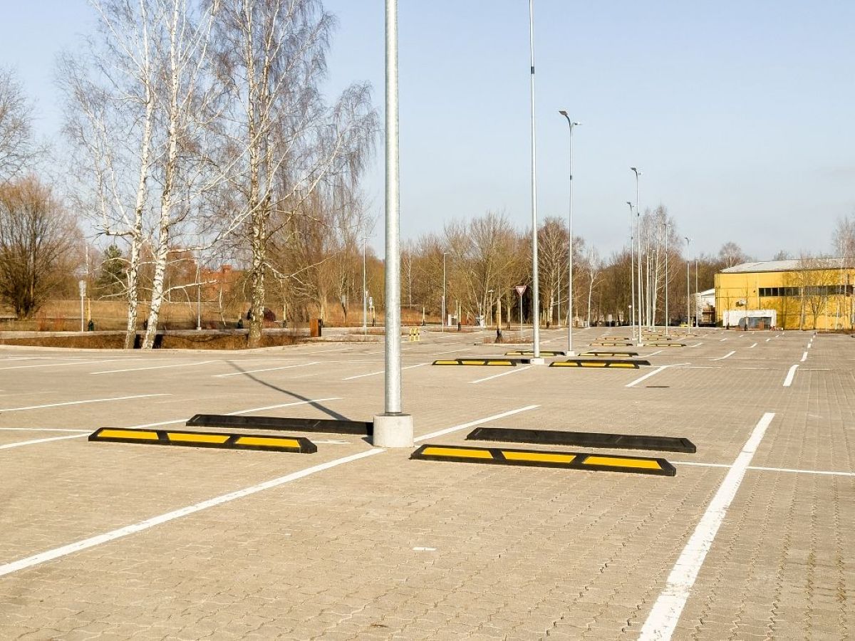 Ar 380 jaunām vietām paplašināts “Skanstes City” auto stāvlaukums