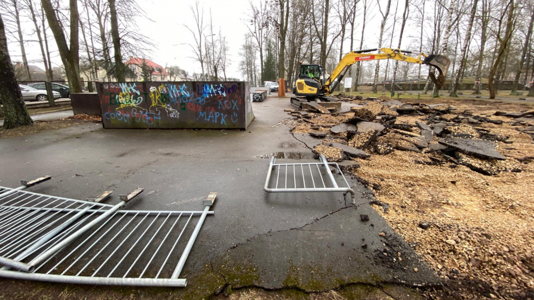 Atpūtas parkā Rēzeknē sākta skeitparka būvniecība
