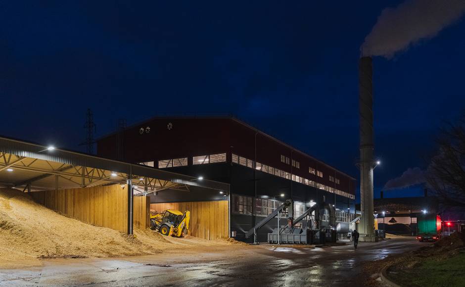 Daugavpilī ekspluatācijā nodota jaunā šķeldas katlu māja