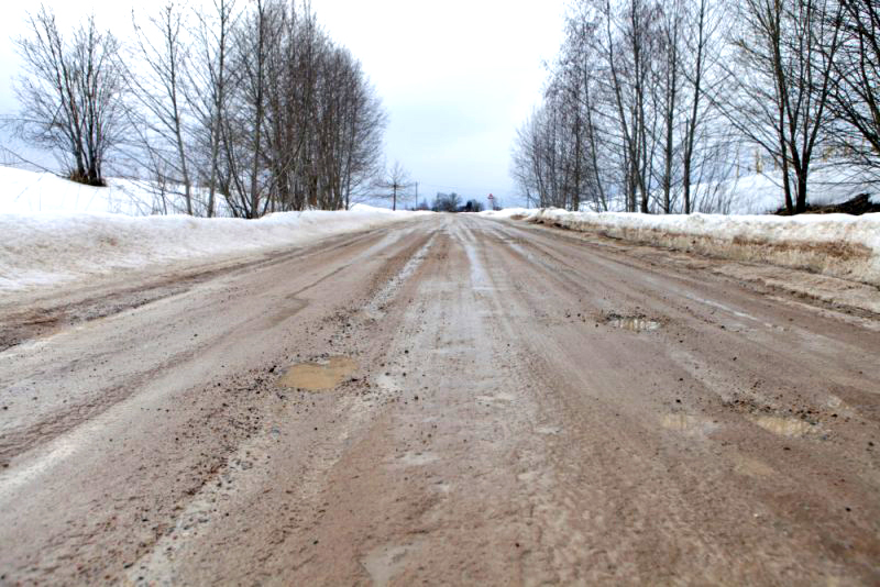Nogreiderēti vairāk nekā 4600 km valsts ceļu ar grants segumu