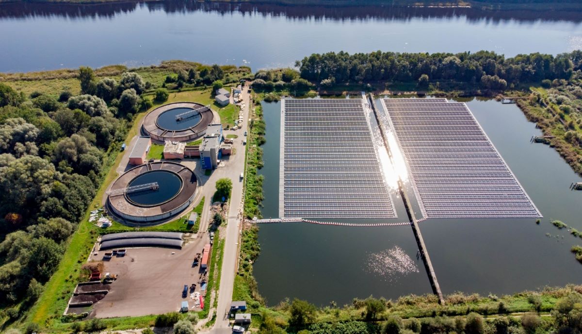 Top peldoša saules enerģijas stacija Slokā