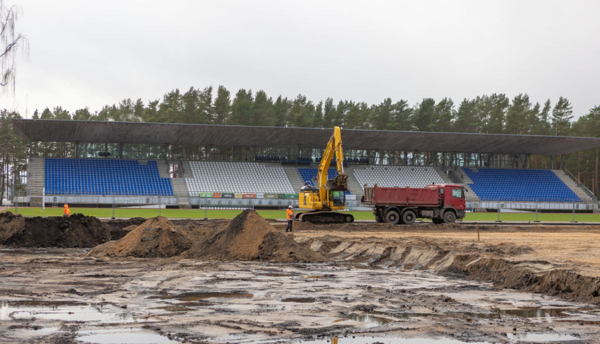 Jūrmalā pārbūvē stadiona “Sloka” sporta laukumus