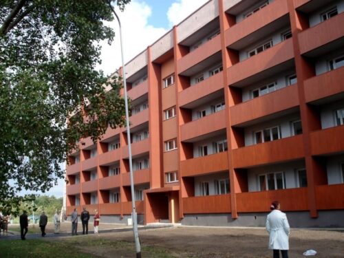 Liepājā ekspluatācijā nodoti 12 atjaunoti sociālie dzīvokļi