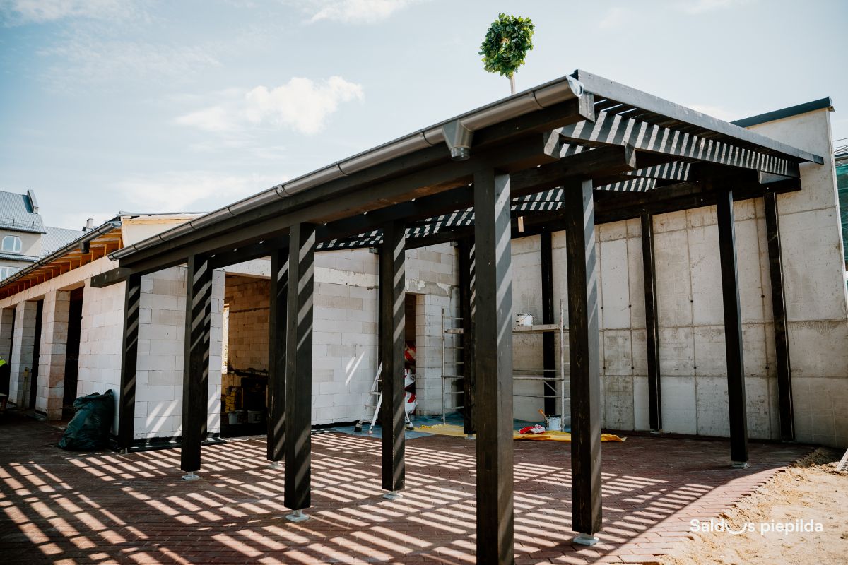 Saldū nosvinēti spāru svētki pilsētas centra iekškvartālā