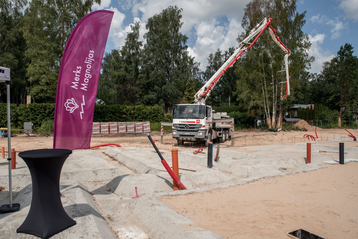 Projekta “Merks Magnolijas” ēkas pamatos iemūrēta laika kapsula