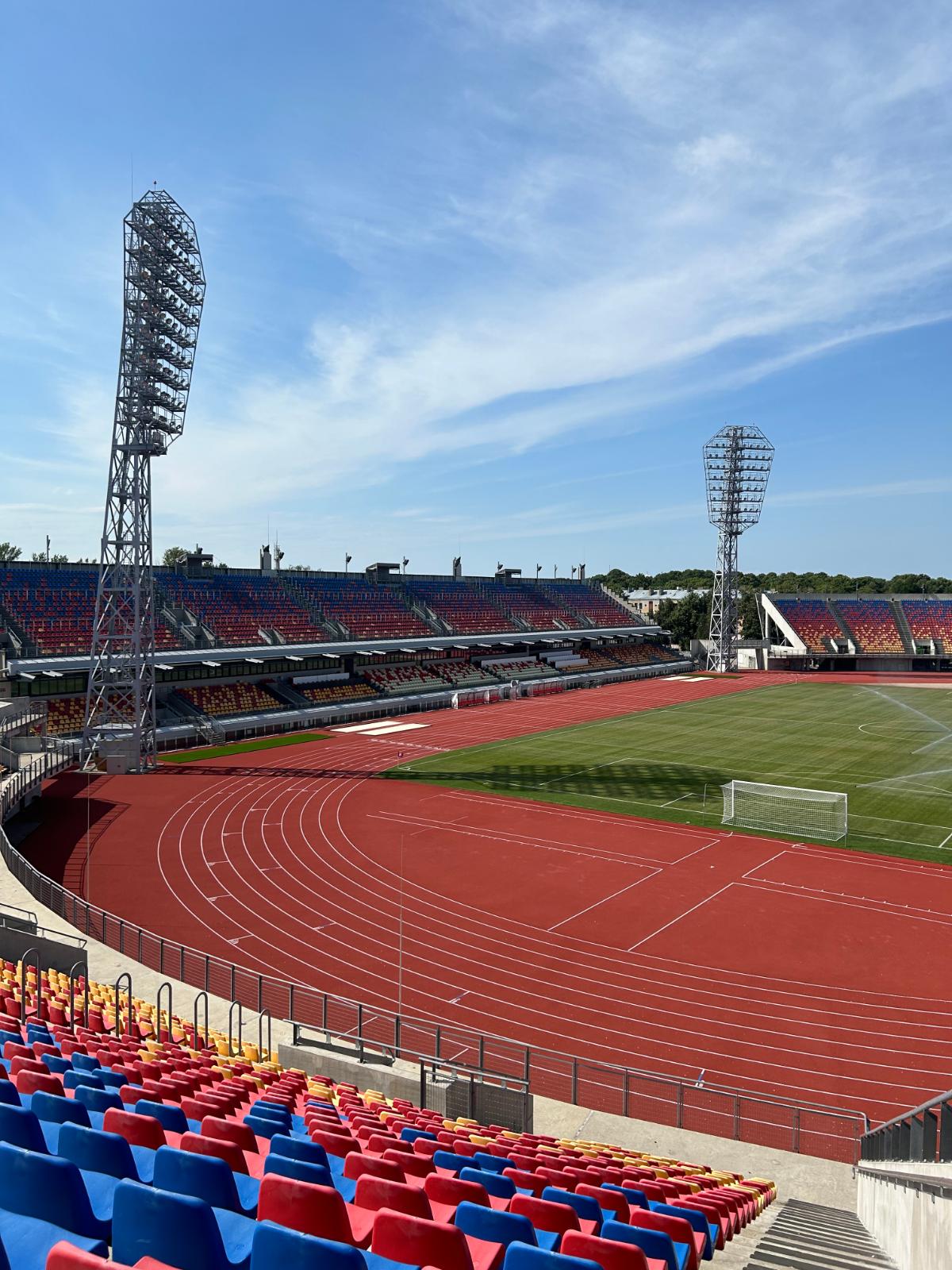 Daugavas stadiona laukuma apsilde nodrošina optimālu temperatūru arī ziemā