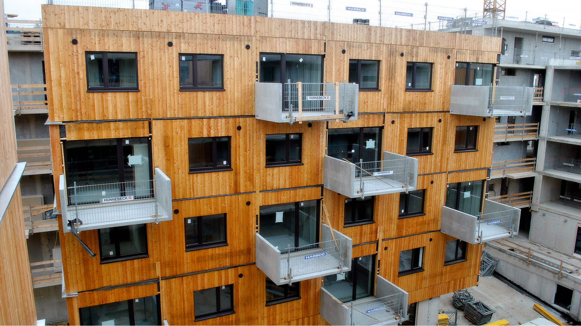 Betona un koka “strops”