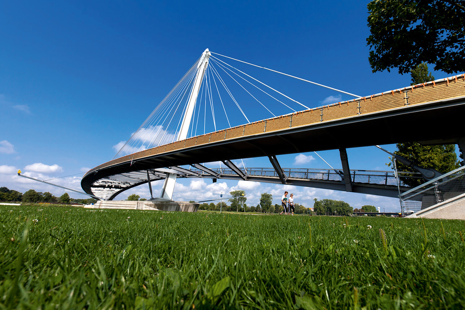 Sistēma labākiem tiltiem